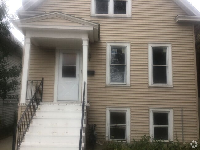 Building Photo - 1435 W Arthur Ave Unit Lower Rental