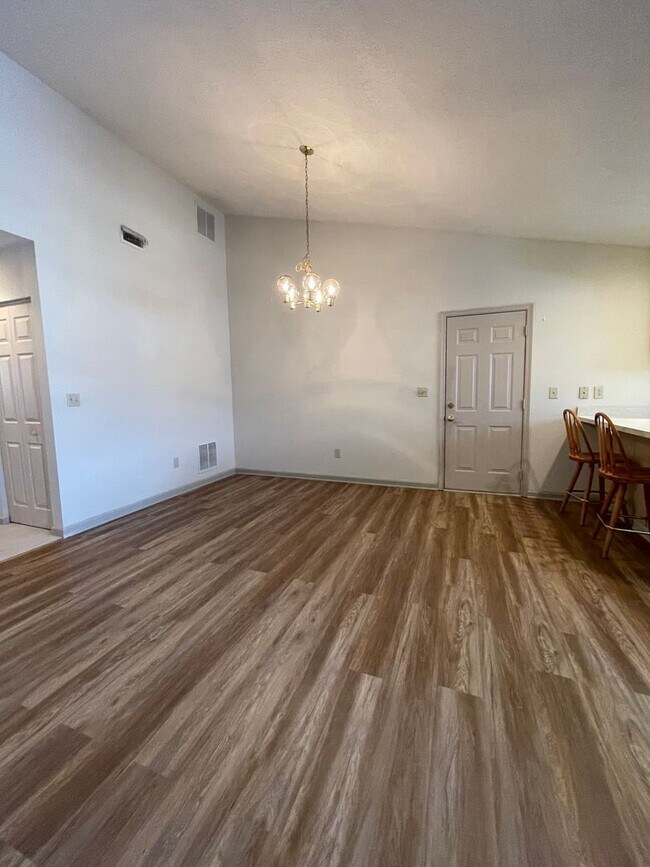 Photo - Townhouse for Rent on Emerald Drive