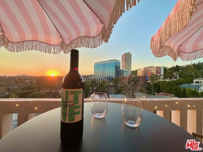 Building Photo - 999 N Doheny Dr Unit 711