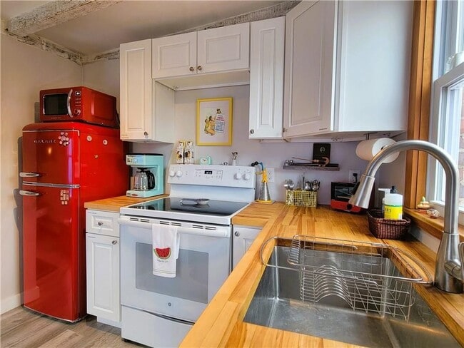 Photo - 10 Collins St Unit 2