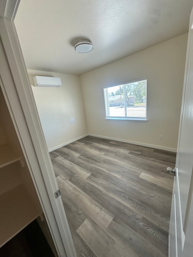 Photo - 7653 Skyway Unidad A