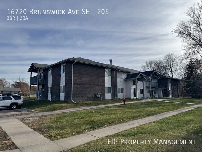 Building Photo - 16720 Brunswick Ave SE Unit 205