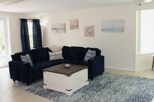 Building Photo - 4464 E Riverside Dr