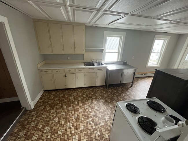 Building Photo - 216 Water St Unit 2