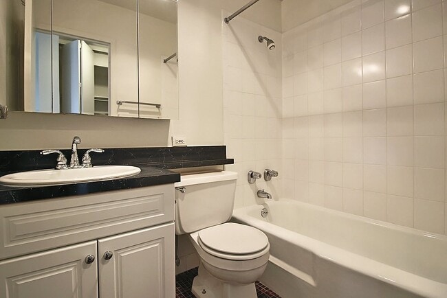 Photo - 73 E Scott St