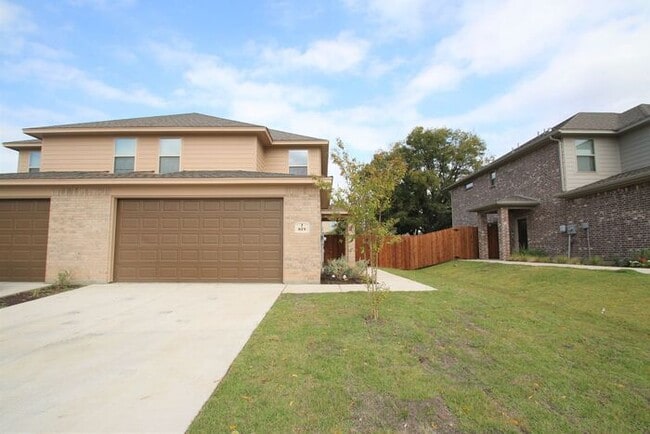Photo - Townhome @ Jameson St. | Luxury 3 Bed / 2.5 Bath | Private Fenced Backyard