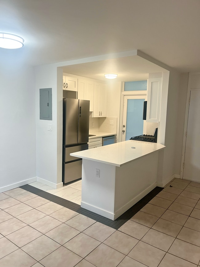 Building Photo - 921 Jefferson Ave Unit 3C