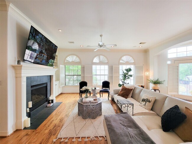 Photo - 1421 Bremond St