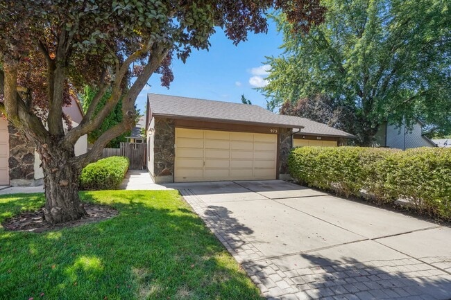Photo - Prime SE Boise 3bd/2ba Townhome with 2-Car Garage
