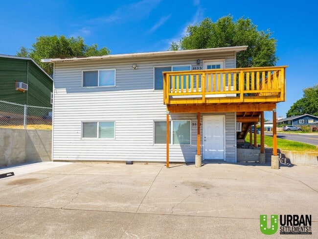 Building Photo - Upriver Dr. 3531-3533 E Unit 3533