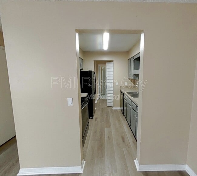 Photo - 467 Lombard St