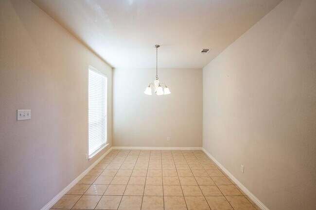 Photo - 2805 Gooseberry Dr