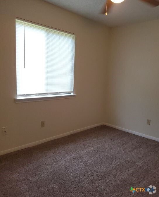 Building Photo - 2211 Barry Dr Rental