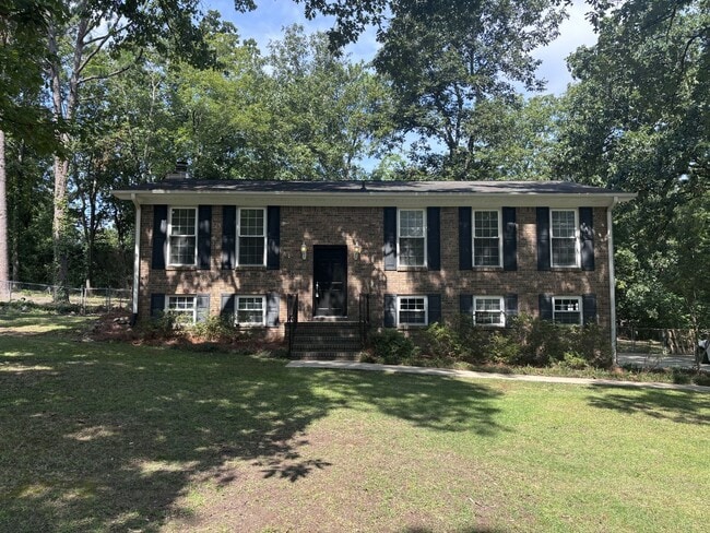 Building Photo - Spacious 4 Bed 2 Bath Home Zoned For Alabaster Schools