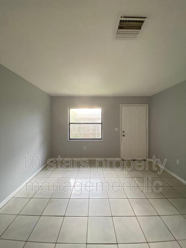 Photo - 1413 E 99th Ave Unidad B