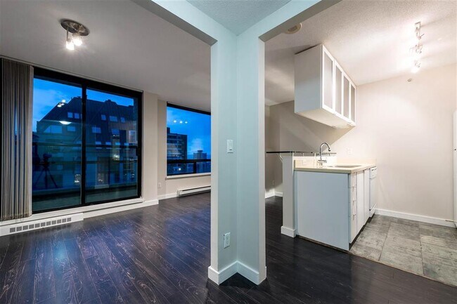 Photo - 1003 Burnaby St