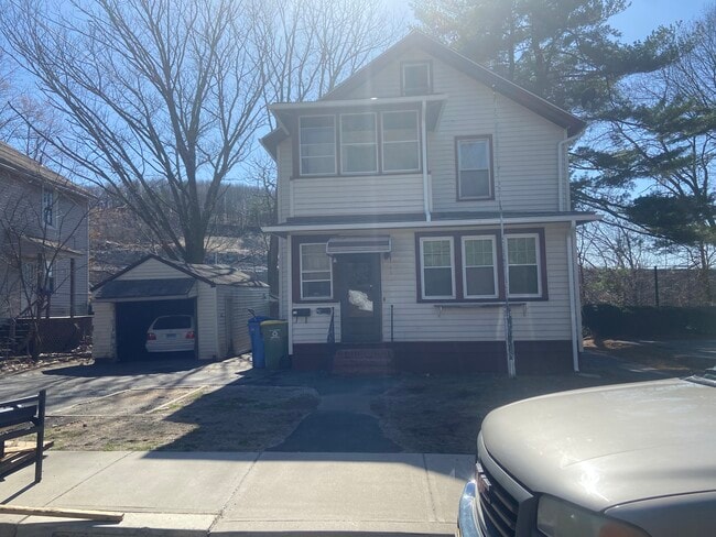 Building Photo - 256 Plank Rd Unit 2 floor