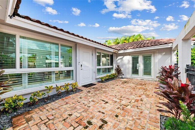 Photo - 757 SW 7th St