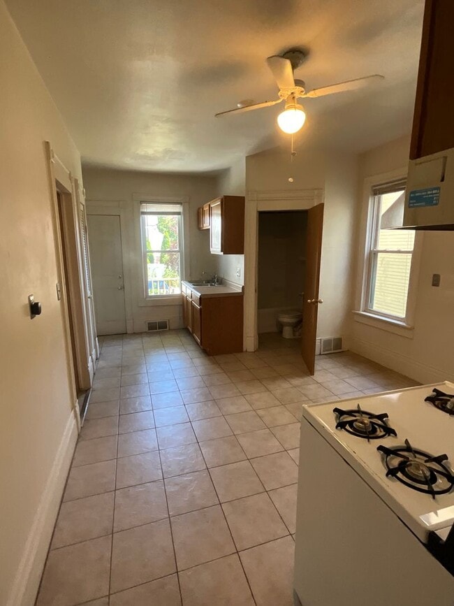 3224 S Howell Ave Unit 3224 S Howell Ave Lower