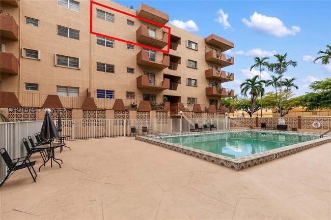 Photo - 1630 W 46th St Unidad 514B
