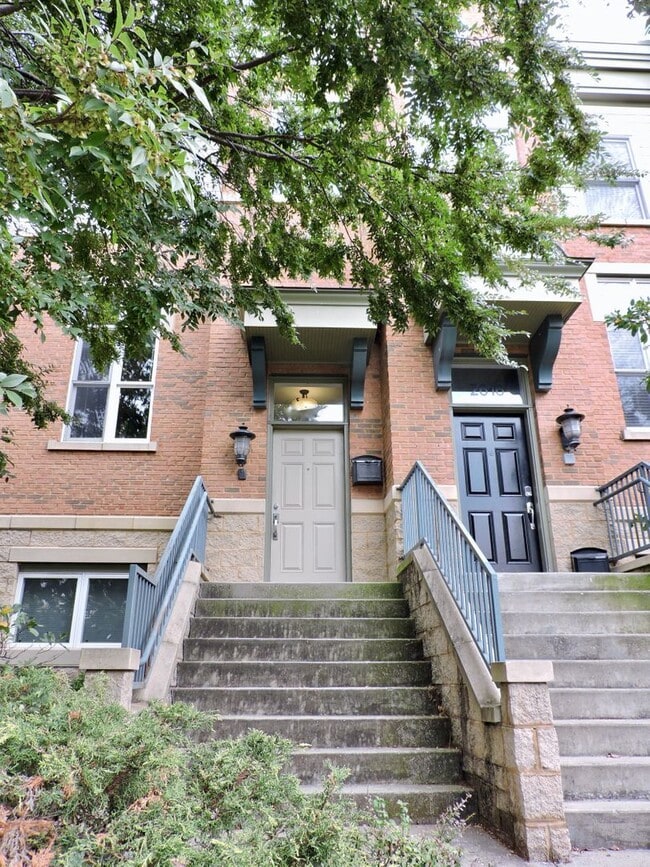Building Photo - 4 Bedroom/3.5 Bath. UC Rental Located on J...