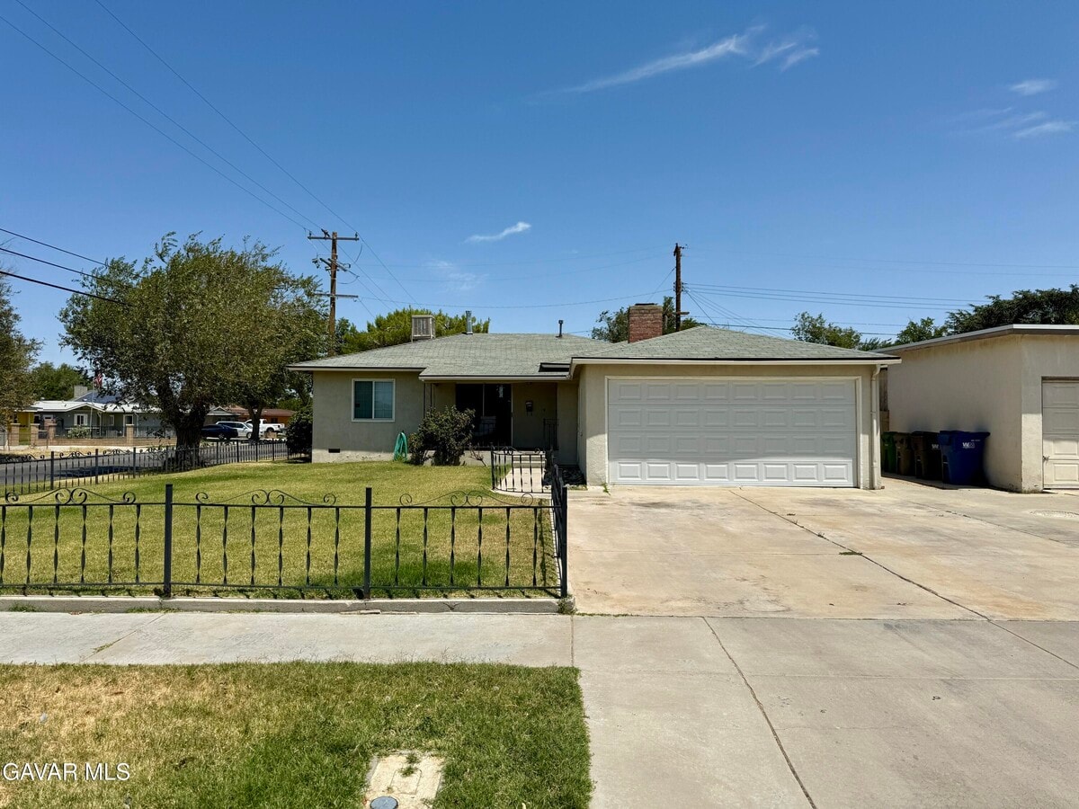 Photo - 1445 W Jackman St House