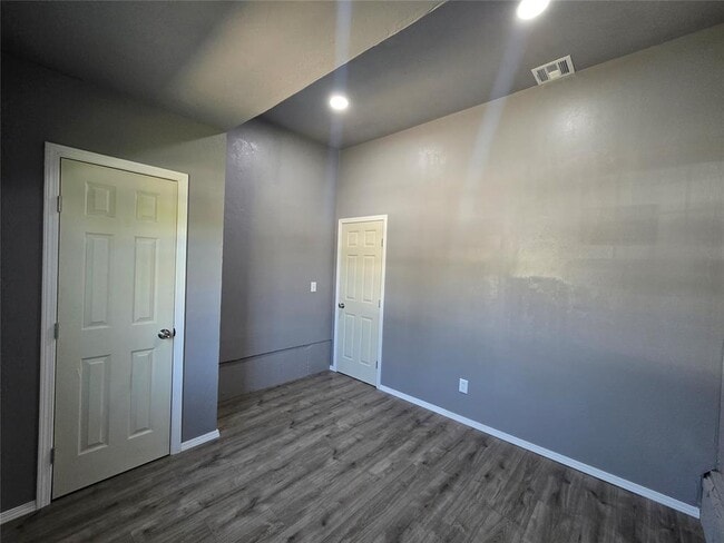 Photo - 3425 Willow Creek Dr