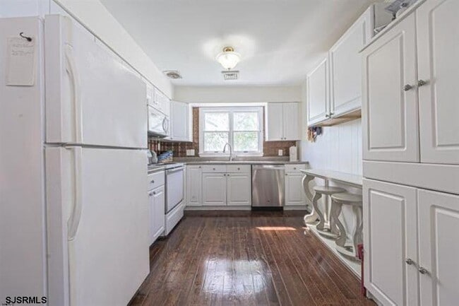 Photo - 303 24th St S