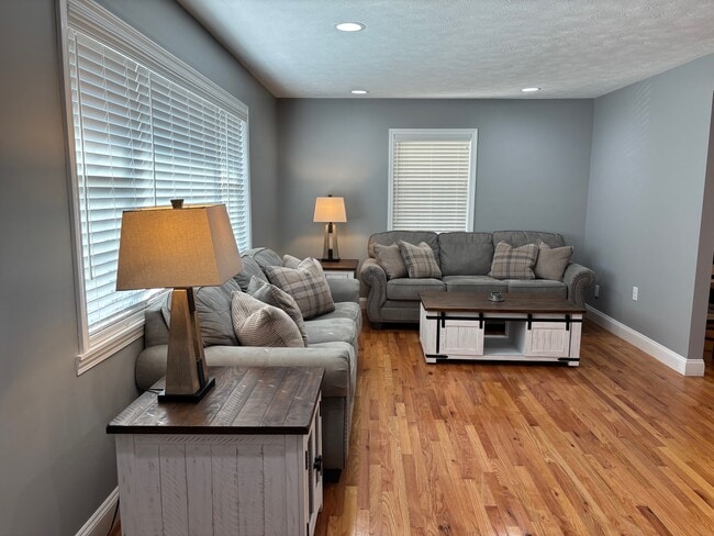 Photo - 2136 Collins St