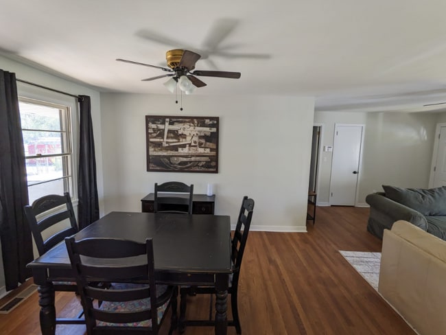 Photo - 404 Ewing St NW