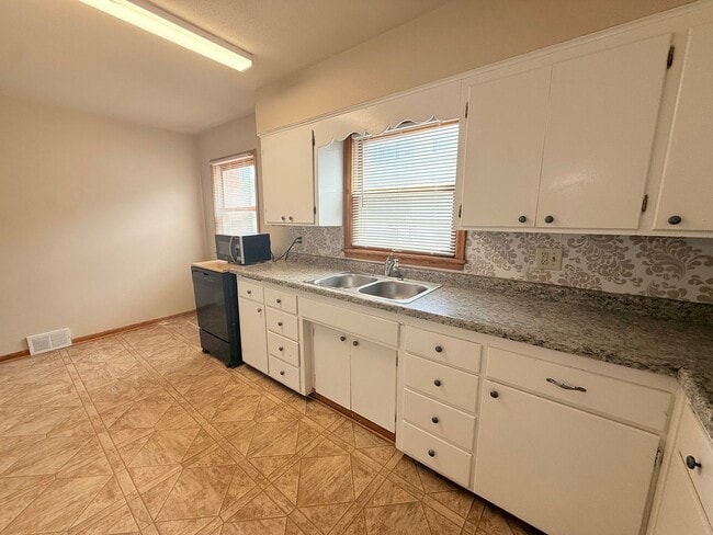Photo - Spacious 5 Bedroom Home Across from Concordia Football Field
