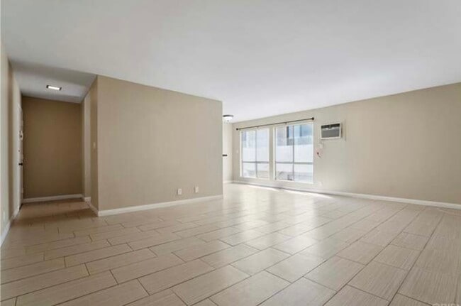 Building Photo - 5320 Zelzah Ave Unit Encino