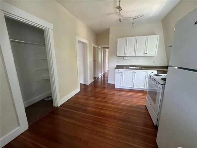 Photo - 26 Ayrault St