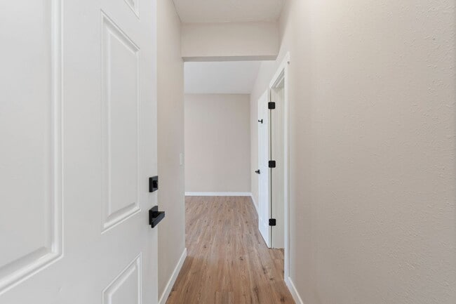 Photo - Fully Renovated Studio - Near PDX Airport ... Unidad 7325 - #2