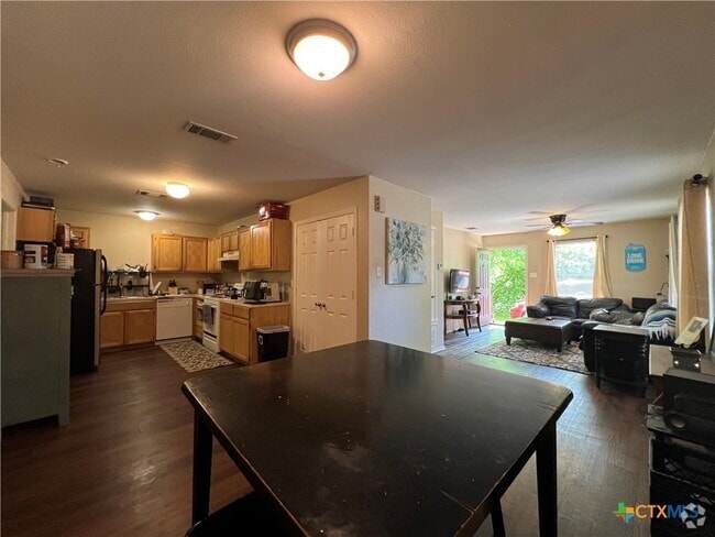 Building Photo - 898 Advance St Rental