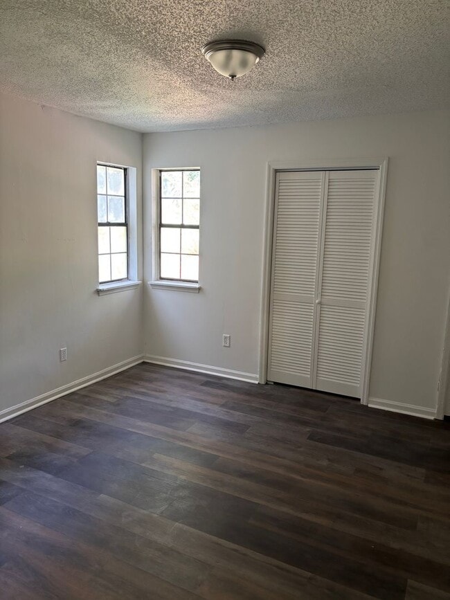 Photo - 3 bed 2 bath spacious townhome in ideal area