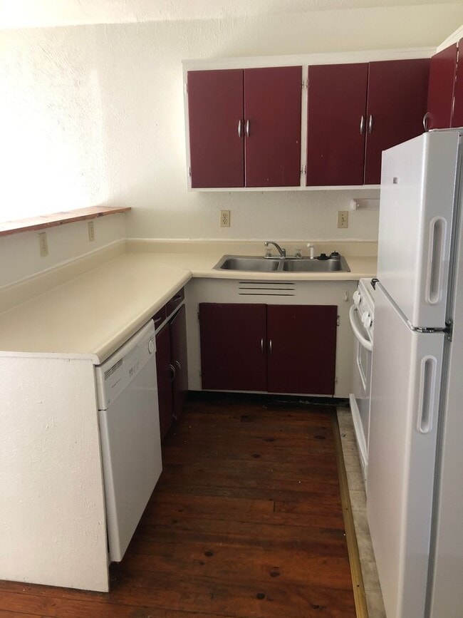 Photo - 0204-206 E 16th Street Unidad 204 E 16th Street