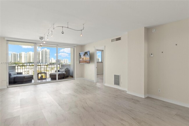 Photo - 3703 NE 166th St Unit 904