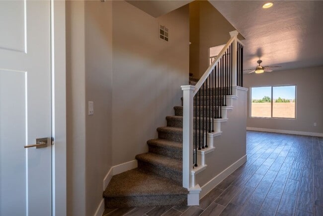 Photo - Beautiful 3 bedroom, 2.5 bath townhome, 2 ...