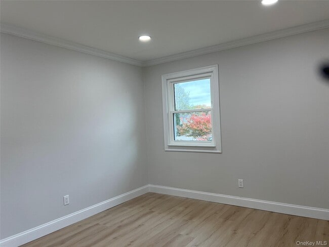 Photo - 683 Old Bethpage Rd