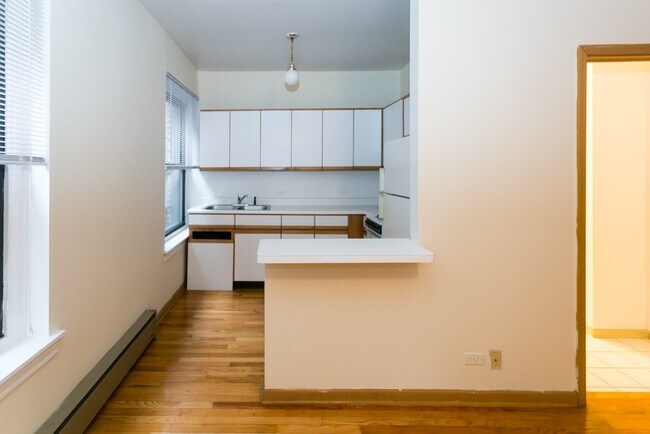653 W Barry Ave Unit 602