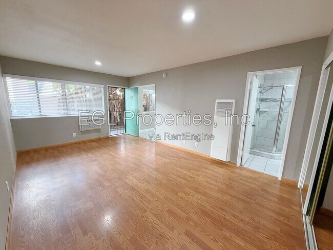 1555 N Bronson Ave Unit 109