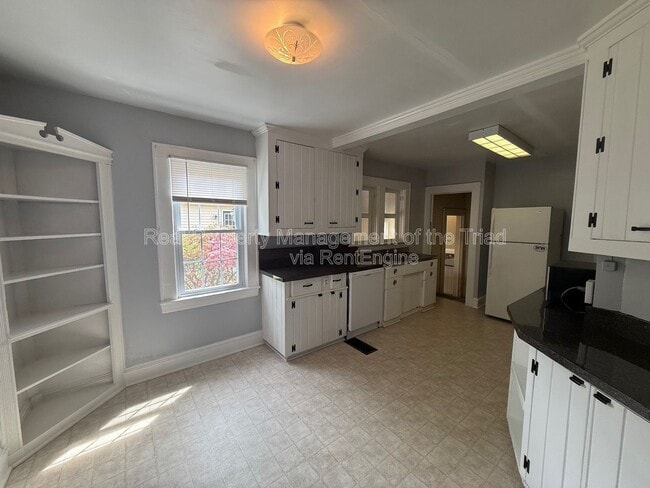 Photo - 801 Knollwood St