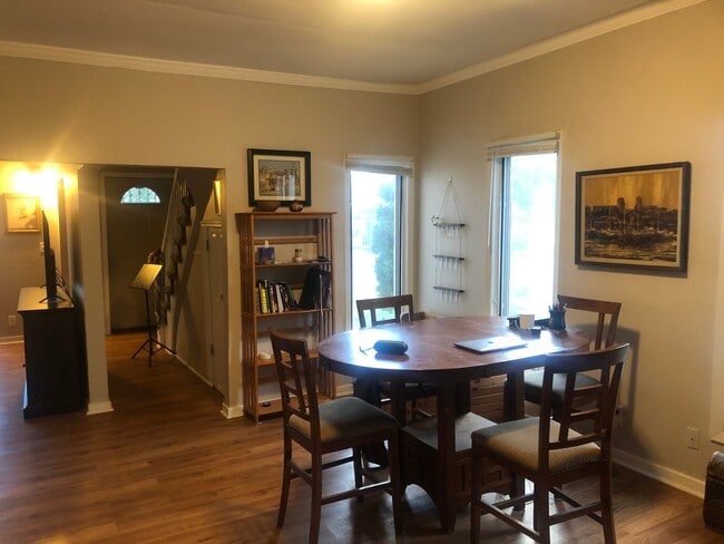 365 Edmund Ave W