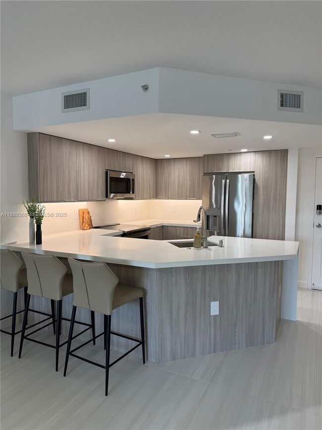 Photo - 201 Golden Isles Dr Unidad 302