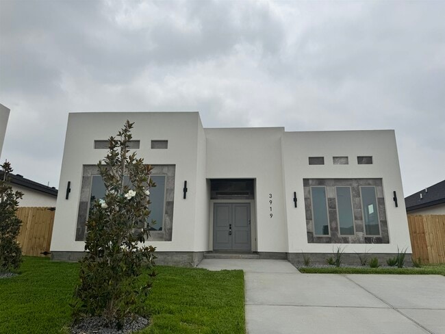 Building Photo - 3919 Yoyis St