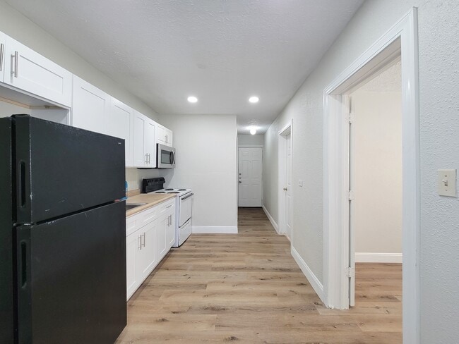 Photo - 711 Ave A Ave