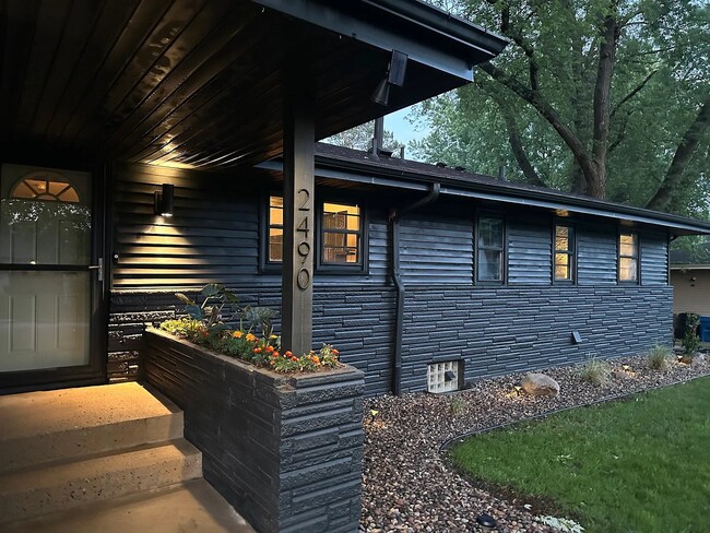 Building Photo - 2490 Quail Ave N