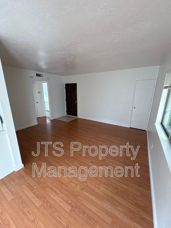 Photo - 2000 G St Unit 4