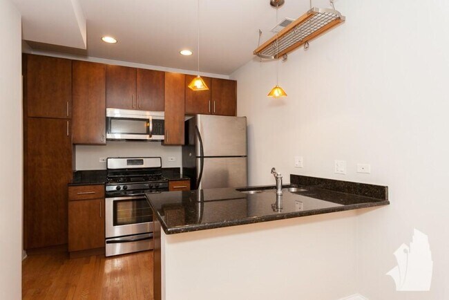 Photo - 3808 N Marshfield Ave Apartment Unit 1